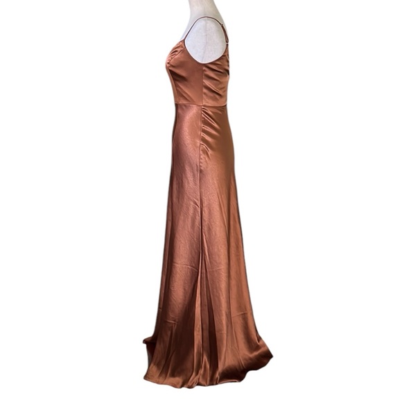 Birdy Grey Jay Dress
Shiny Satin Rust - Picture 8 of 15